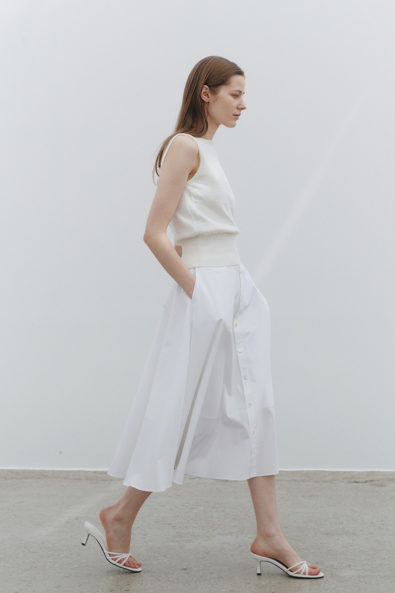 Button flare skirt ( White )